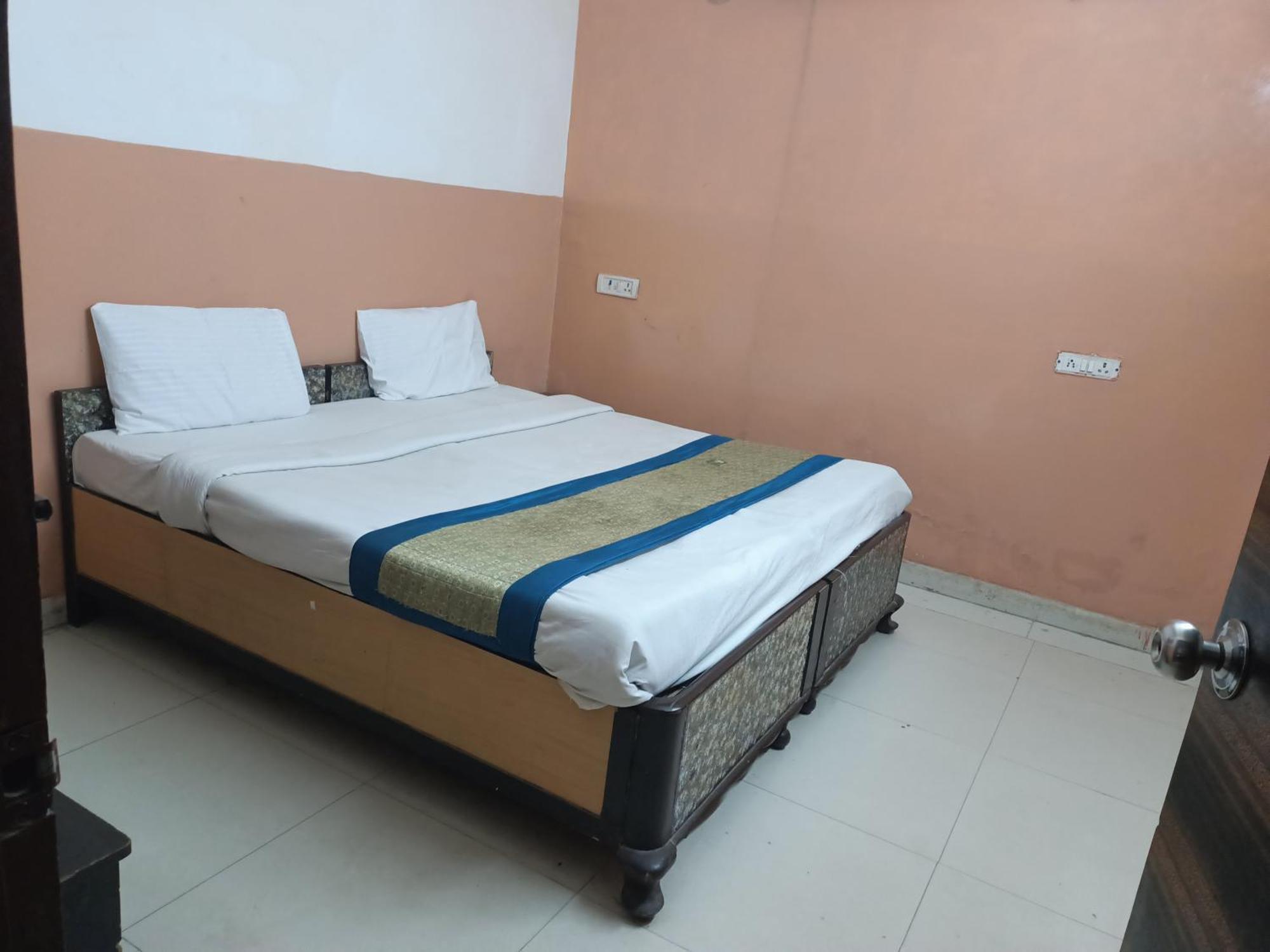 Hotel Royal India - Vijay Enclave Нью-Дели Экстерьер фото